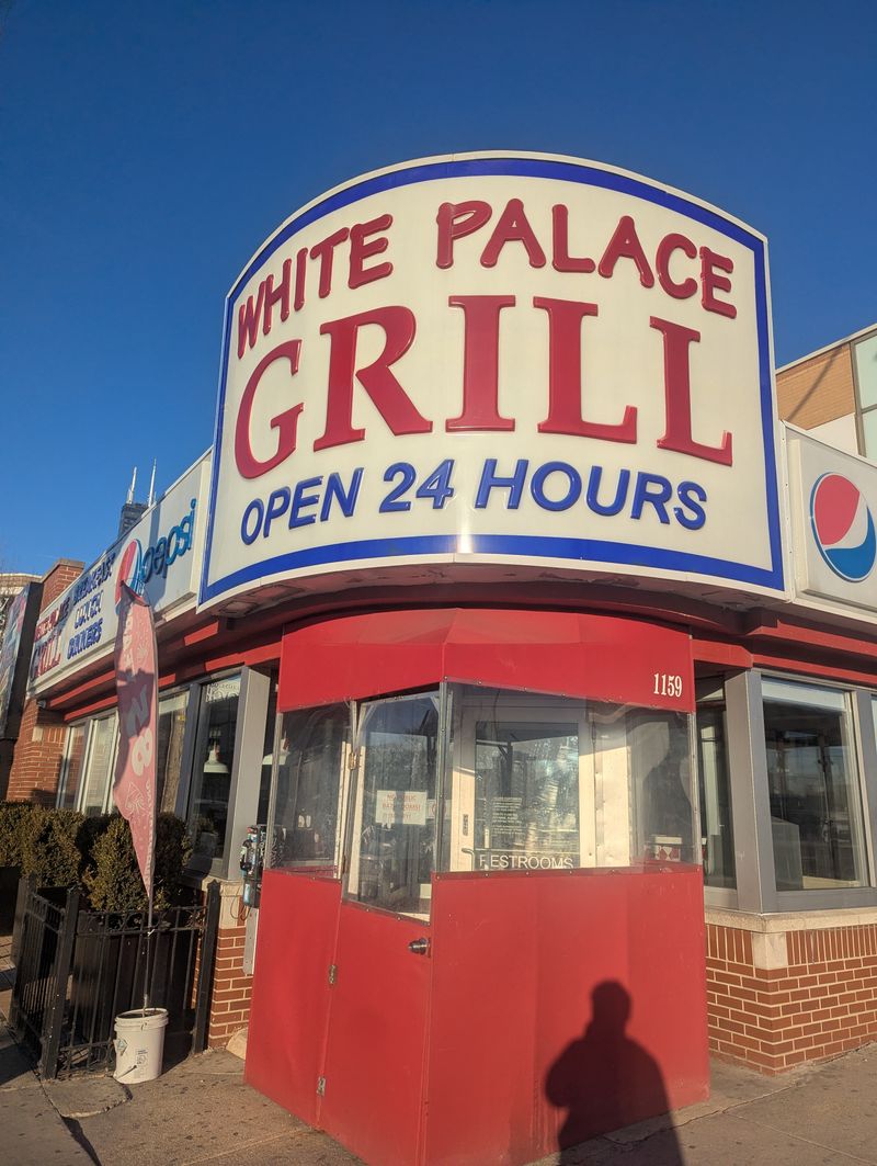 11 Illinois Restaurants That Feel Like Home To Seniors - Decor Hint White Palace Grill
