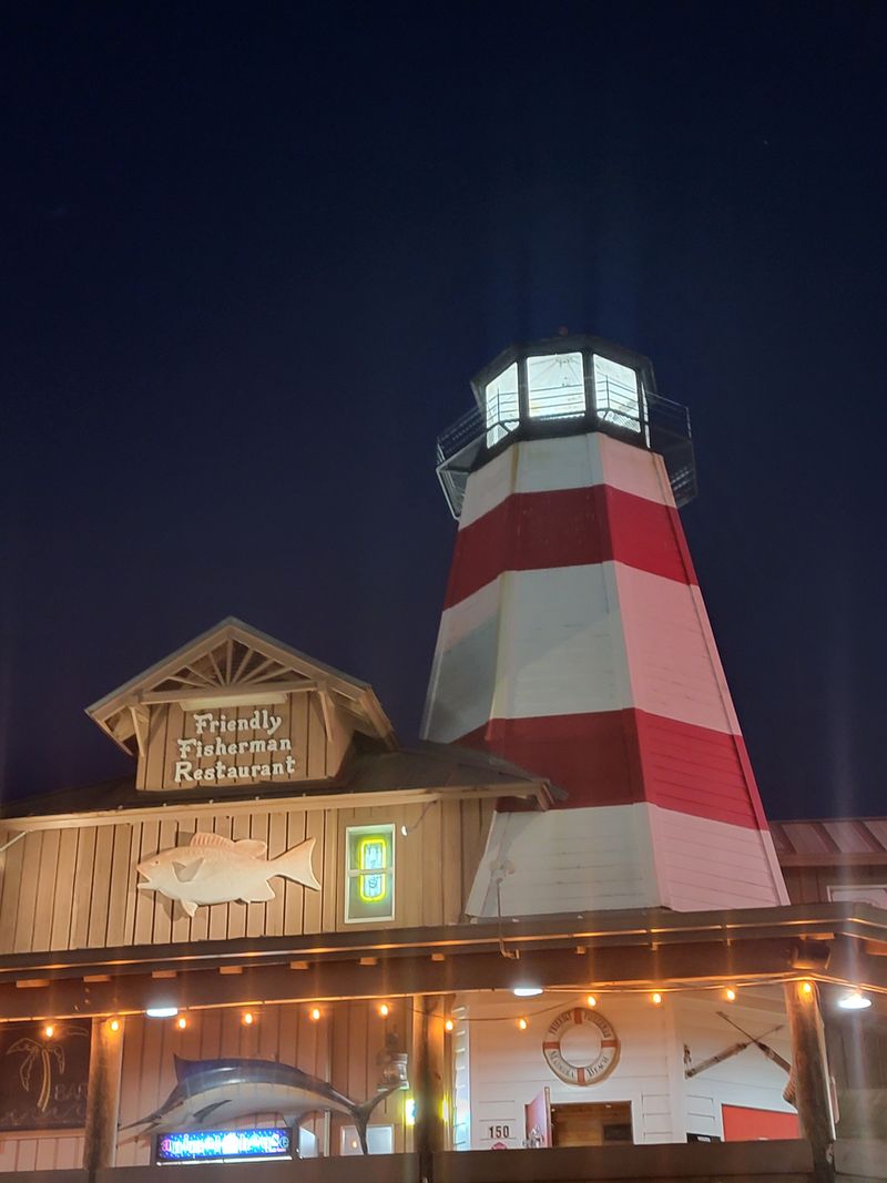 15 Massachusetts Lobster Roll Stands Locals Trust For The Real Thing - Decor Hint The Friendly Fisherman
