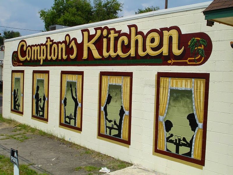 Compton’s Kitchen