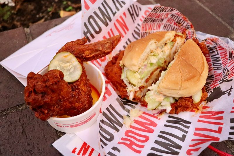 16 California Restaurants Locals Say Are The Coolest In The State - Decor Hint Howlin' Ray's