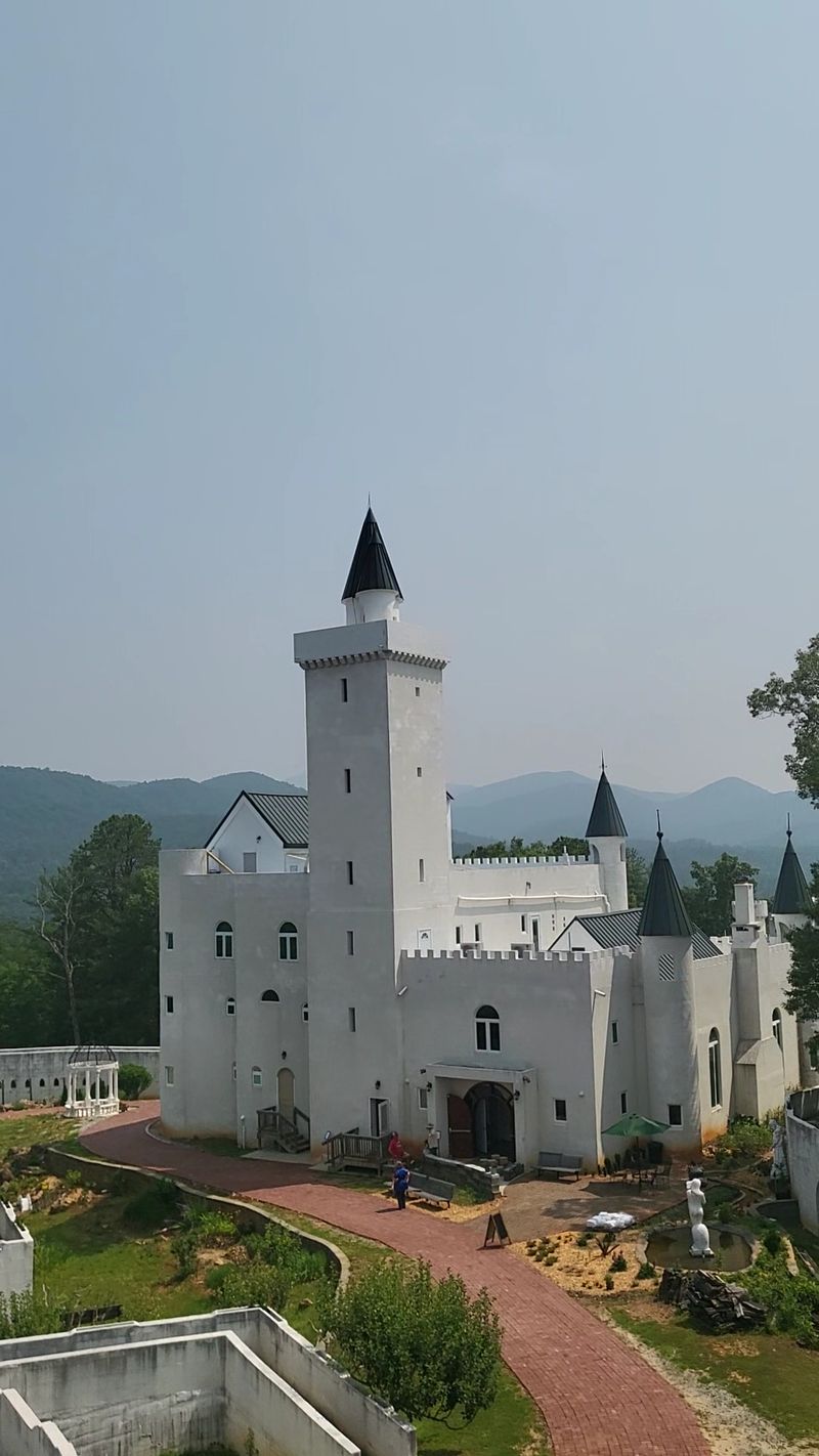 Uhuburg, Georgia's Eagle Owl Castle, Looks Straight Out Of The Middle Ages - Decor Hint Horseback Riding Trails