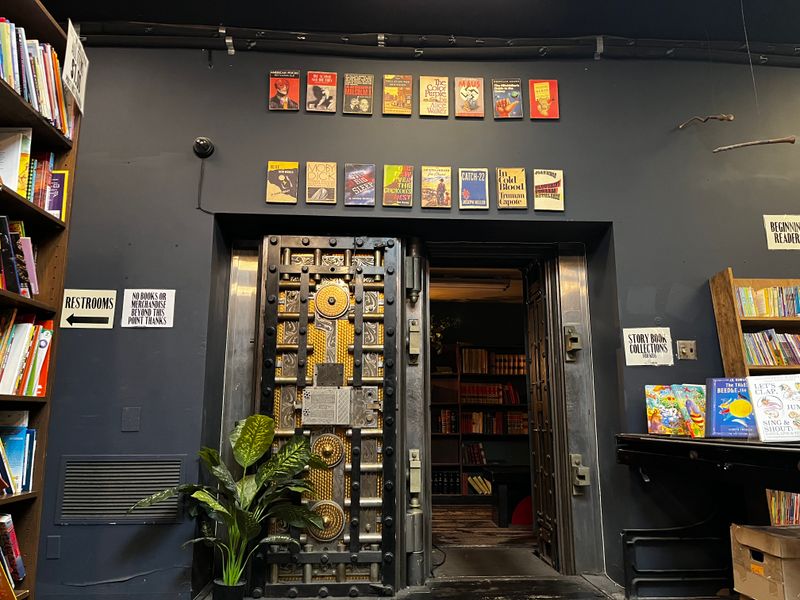 This Enormous California Used Bookstore Is An All-Day Adventure - Decor Hint Hidden Rooms And Secret Spaces To Discover