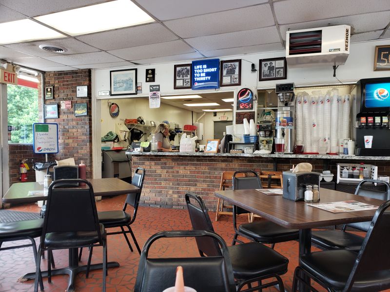 Timeless North Carolina Diners Everyone Swears By - Decor Hint 50's Classic Diner, Spruce Pine