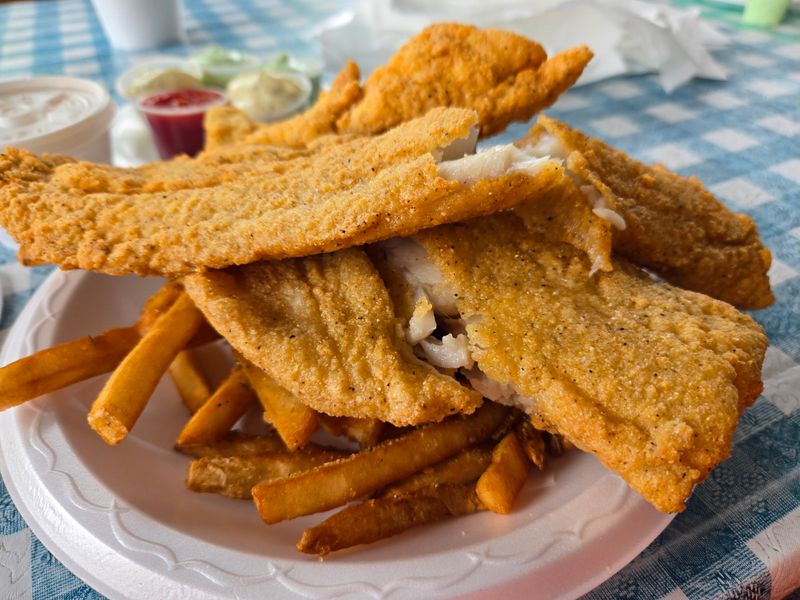 10 Hidden Gem Kentucky Restaurants Locals Can’t Stop Bragging About - Decor Hint The Fish House