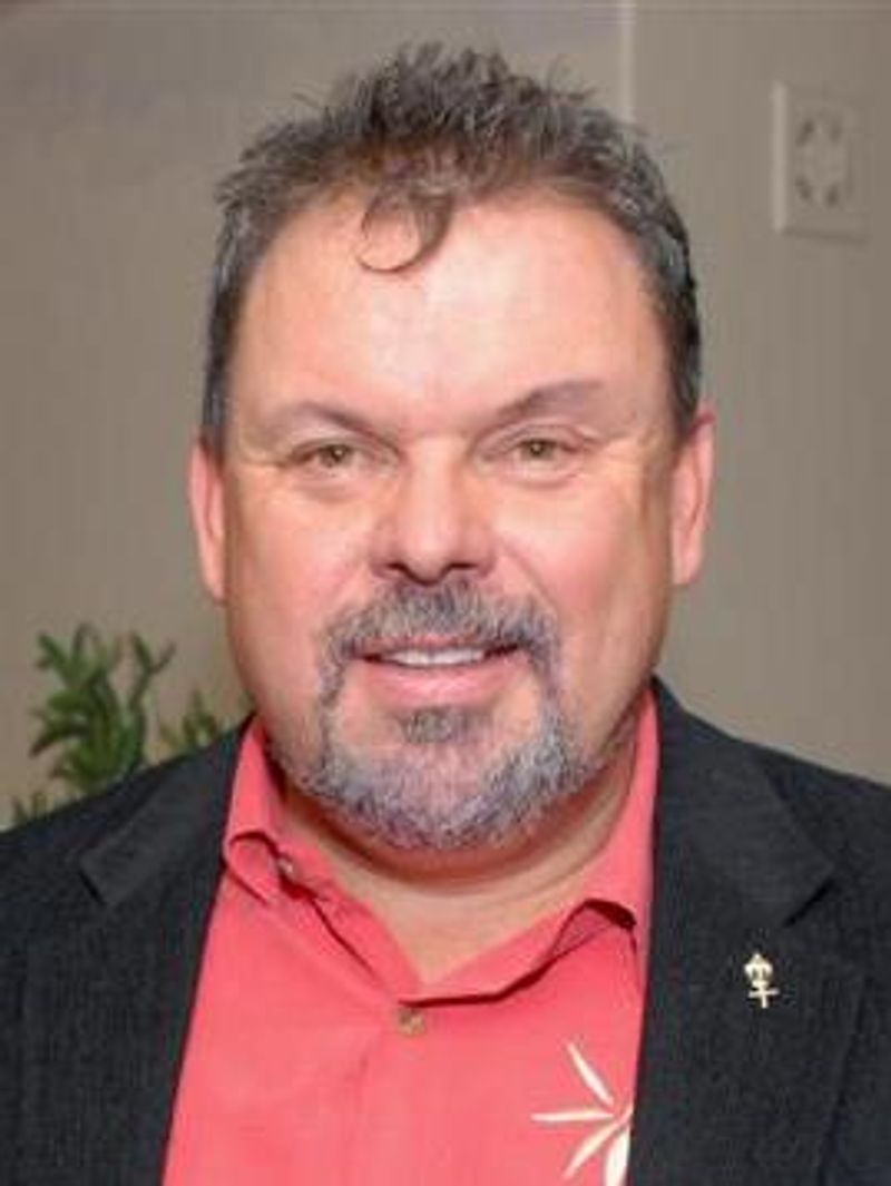 15 Missouri Items Collectors Are Letting Go Of (Plus 5 No One Wants Anymore) - Decor Hint Thomas Kinkade Prints And Calendars