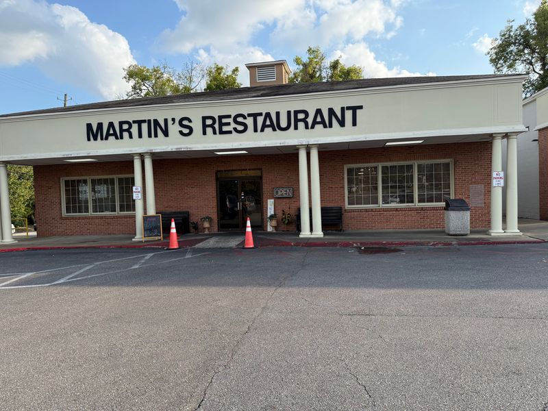 12 Alabama Family-Owned Fried Chicken Spots That Taste Like Sunday Supper - Decor Hint Martin’s Restaurant