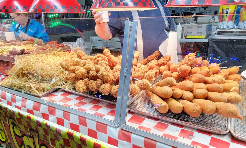 Handheld Classics Make Eating While Walking Easy