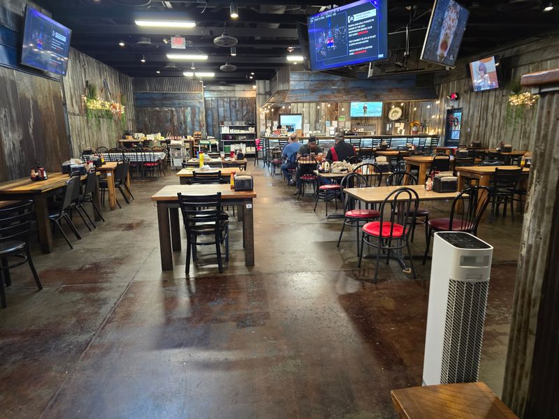 10 Hidden Gem Kentucky Restaurants Locals Can’t Stop Bragging About - Decor Hint Willow Pond Of Paducah