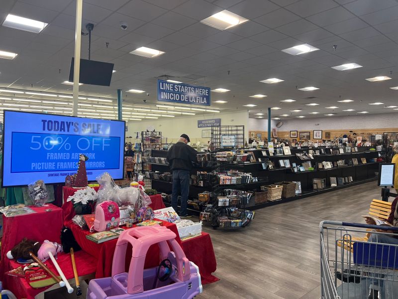 North Carolina's Mega Thrift Store That Feels Never-Ending - Decor Hint Weekly Sales That Make Bargain Hunting Even Better