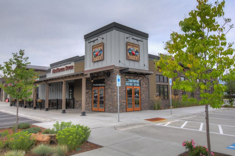 17 Montana Catfish Joints Where Locals Gather For Big Portions And Bold Flavor - Decor Hint MacKenzie River Pizza Co