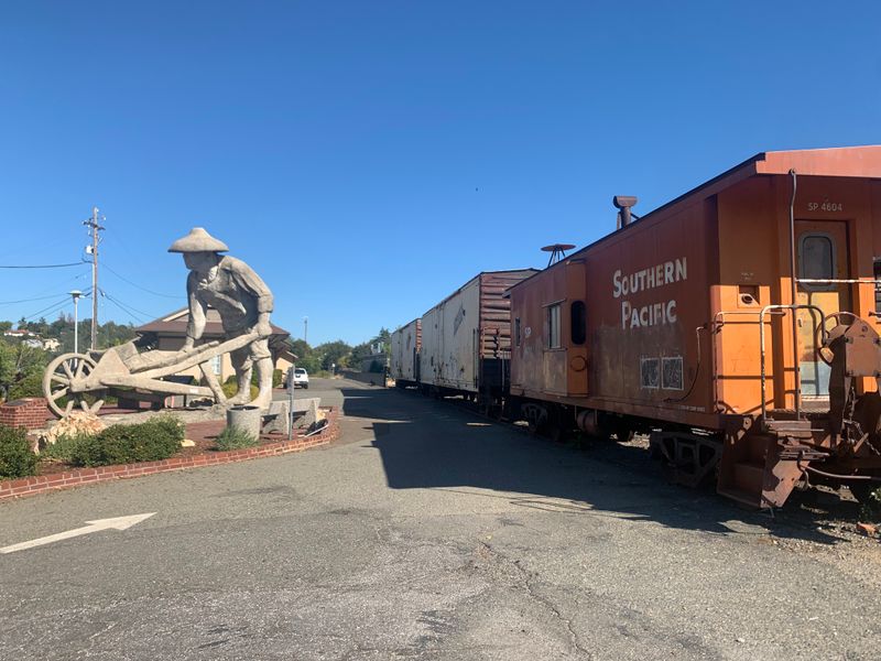 15 Epic California Road Trips You Need To Take That Belong On Your Bucket List - Decor Hint Highway 49 Gold Country