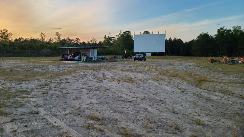 These North Carolina Drive-In Theaters Are A Blast From The Past - Decor Hint Stateline Movie Time and Events, Tabor City