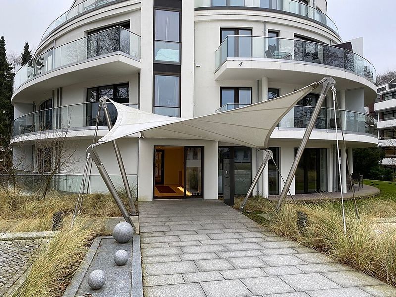 10 Smart Florida Patio Designs That Beat The Elements - Decor Hint Hurricane Savvy Shade Sails