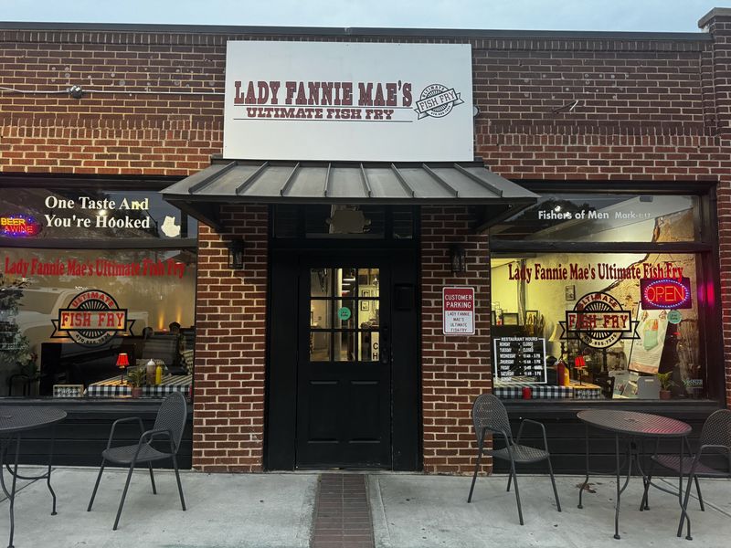 14 Georgia Fish Fries That Keep Locals Coming Back Every Friday For That Southern Golden Crunch - Decor Hint Lady Fannie Mae's Ultimate Fish Fry - Fairburn