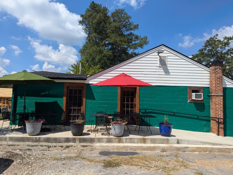 15 Georgia Restaurants Where The Comfort Food Matters More Than The Decor - Decor Hint Green Front Cafe