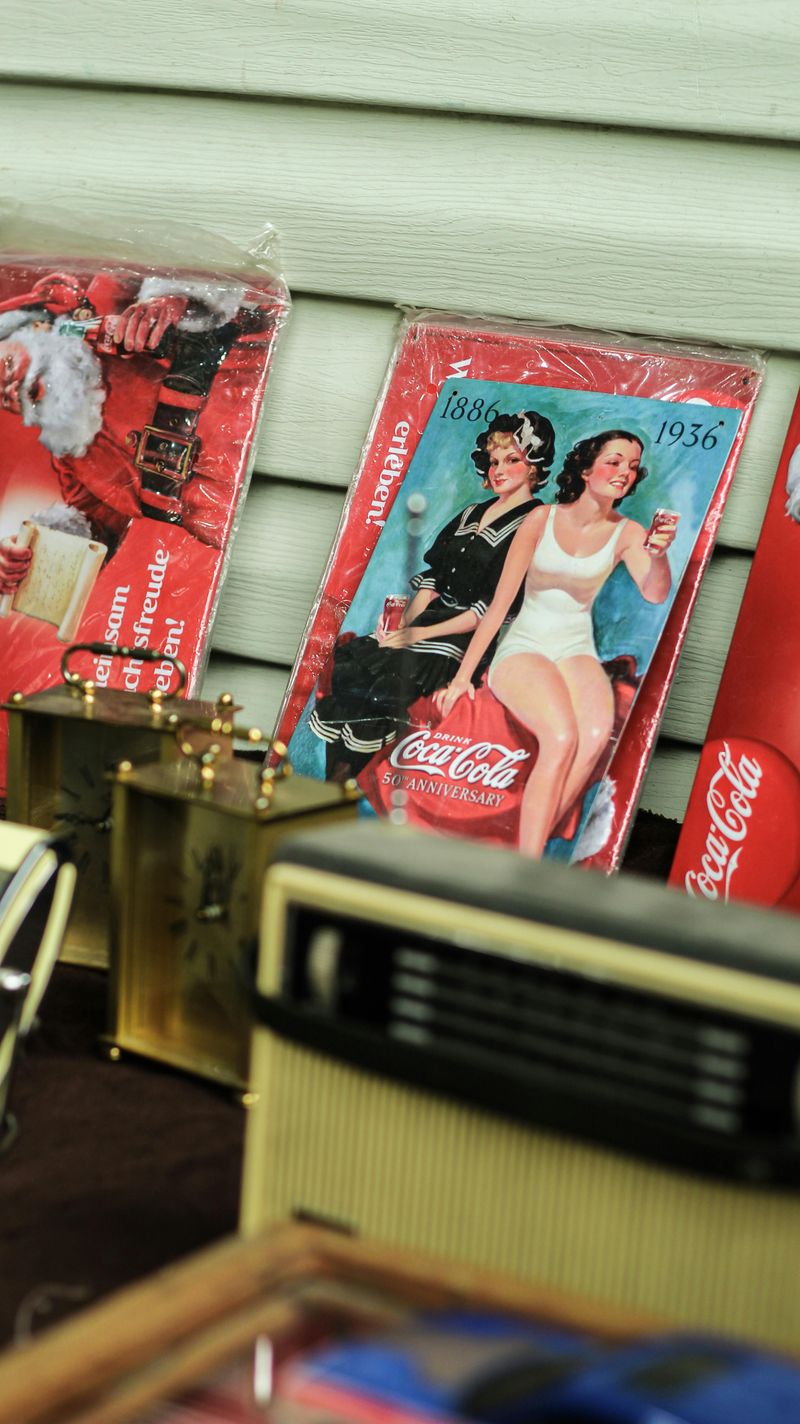 Must-Know Georgia Collectibles Gaining Popularity And Big Bucks - Decor Hint Coca-Cola Vintage Memorabilia