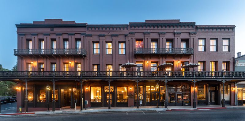 This California City Blends Gold Rush History With Some Of The State's Most Fun Tourist Attractions - Decor Hint National Exchange Hotel Offers Historic Lodging