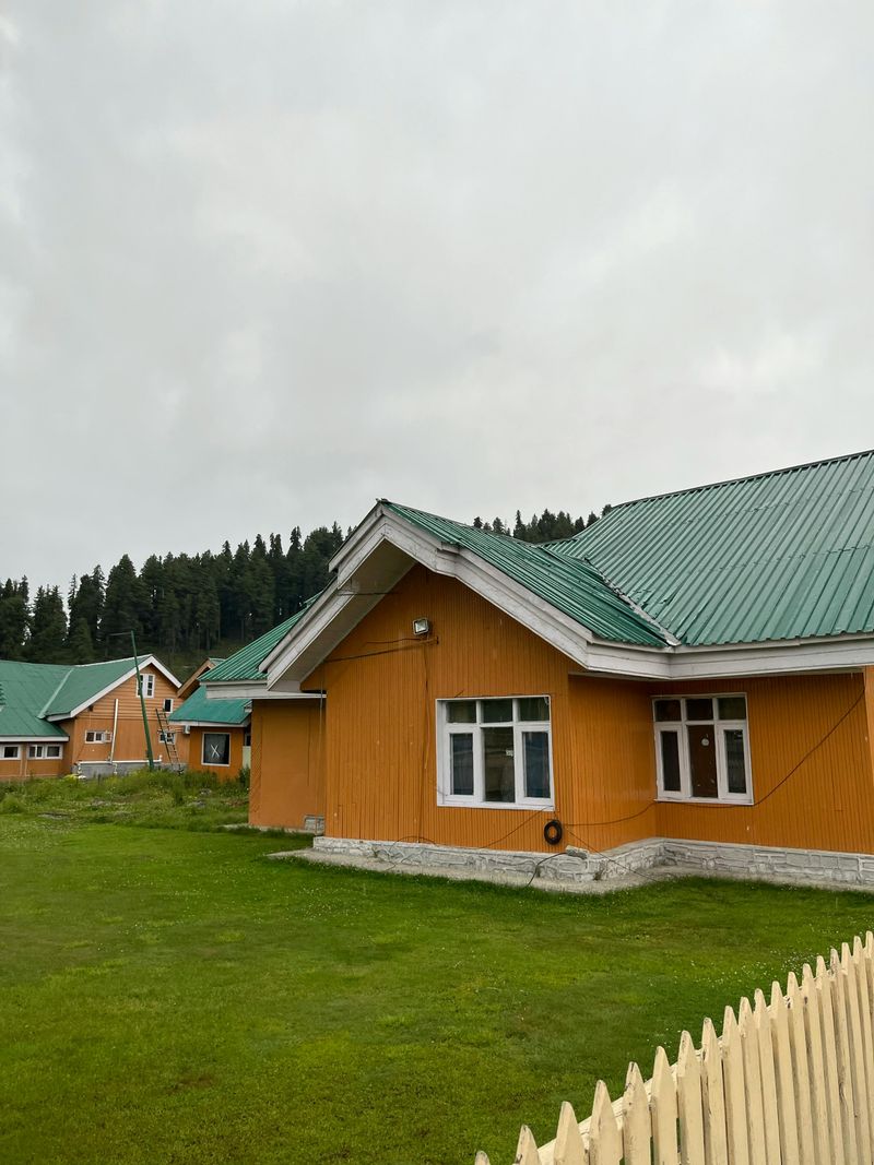 North Carolina Real Estate: 12 Home Types To Avoid & 11 Properties That Are Prime For 2026 - Decor Hint Hip Roof Homes Built After 2020