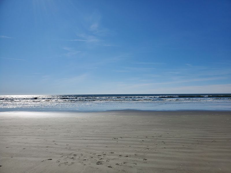 This Hidden North Carolina Beach Town Is The Coast's Best-Kept Secret - Decor Hint Three Miles Of Pristine White Sand