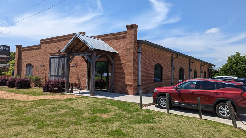 17 Georgia Diners With Southern Dishes That Linger Long After The Last Bite - Decor Hint Classic City Eats & Pizzeria