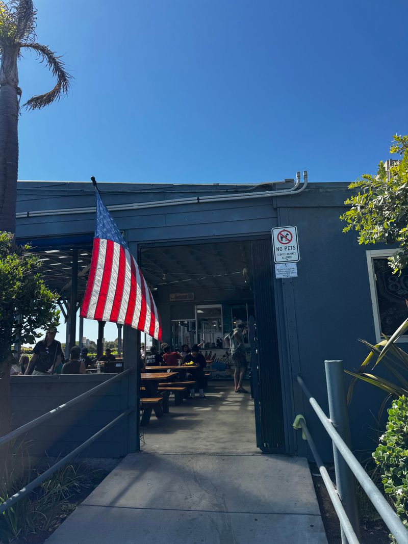 15 California Road Trip Foods Worth Pulling Over For Every Time - Decor Hint Seafood At Neptune's Net