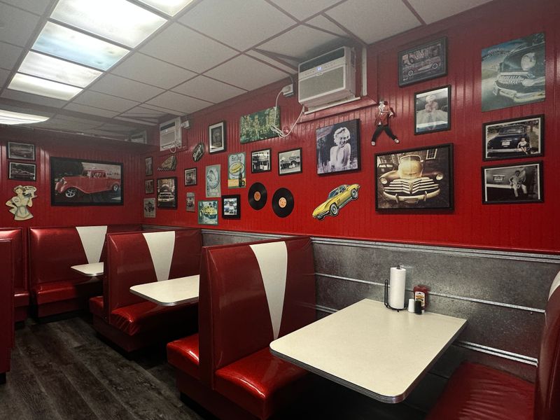 Timeless North Carolina Diners Everyone Swears By - Decor Hint Pop's Diner, Carolina Beach