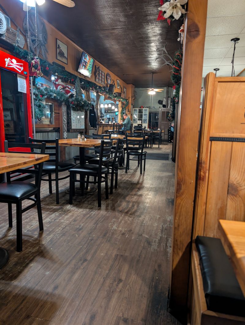 12 Hole-In-The-Wall California Restaurants That Are 100% Worth The Drive - Decor Hint Descanso Junction Restaurant And Catering