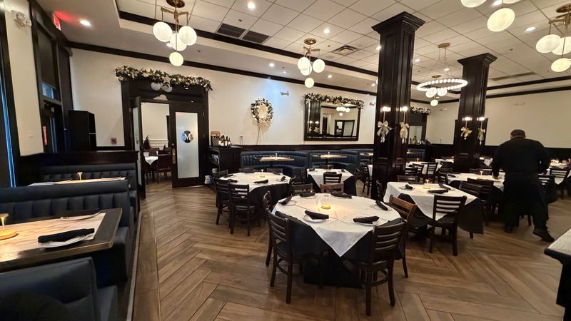 10 California Chains Serving Spaghetti & Meatballs Worth Applauding After Every Bite - Decor Hint Maggiano's Little Italy