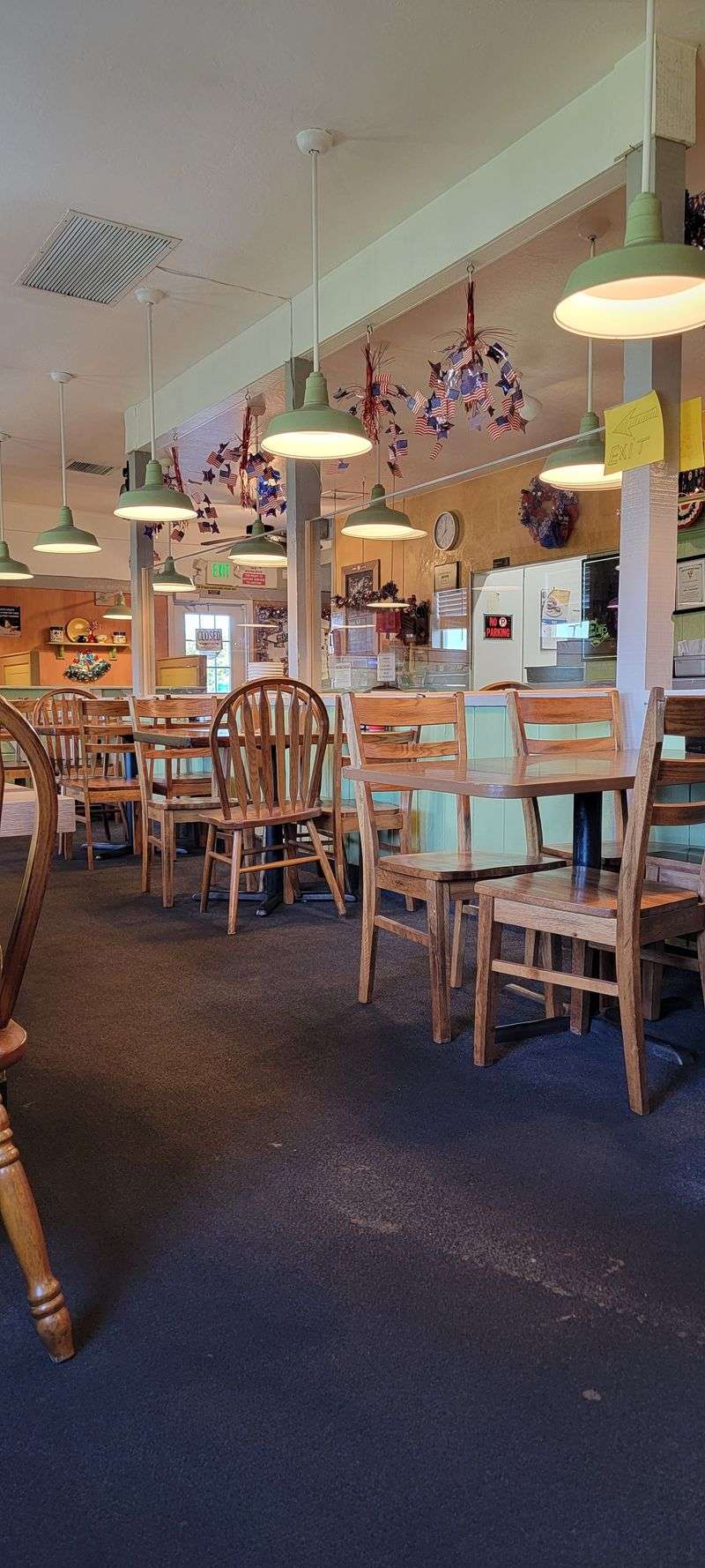 This No-Frills California Restaurant Locals Swear Serves The Best Chicken-Fried Steak In The State - Decor Hint Burgers That Hold Their Own At Lunch