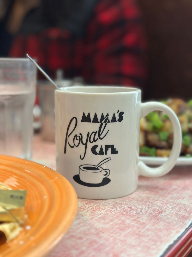 This Little-Known Café In California Has Become A Go-To Spot For Outstanding Biscuits And Gravy - Decor Hint High Customer Ratings Reflect Consistent Quality