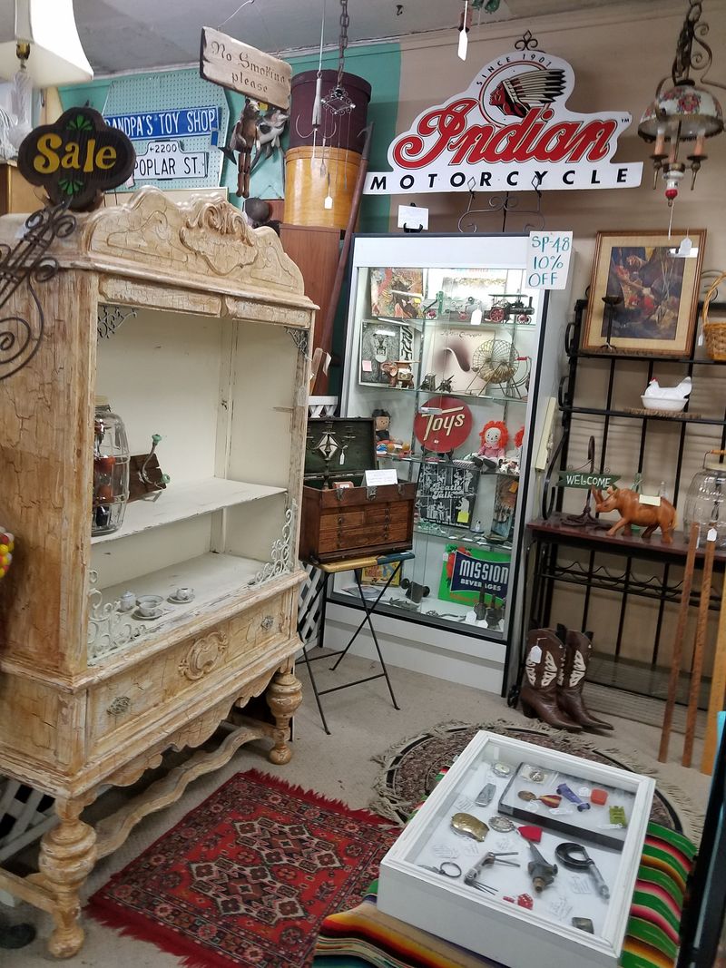 Old Barn Antique Mall Inc. (San Juan Capistrano)