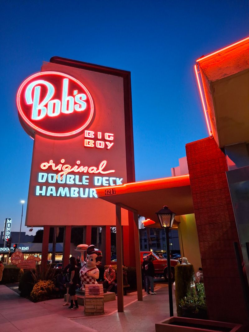 10 California Drive-Ins That Defined Generations That You Can Still Visit Today - Decor Hint Bob's Big Boy