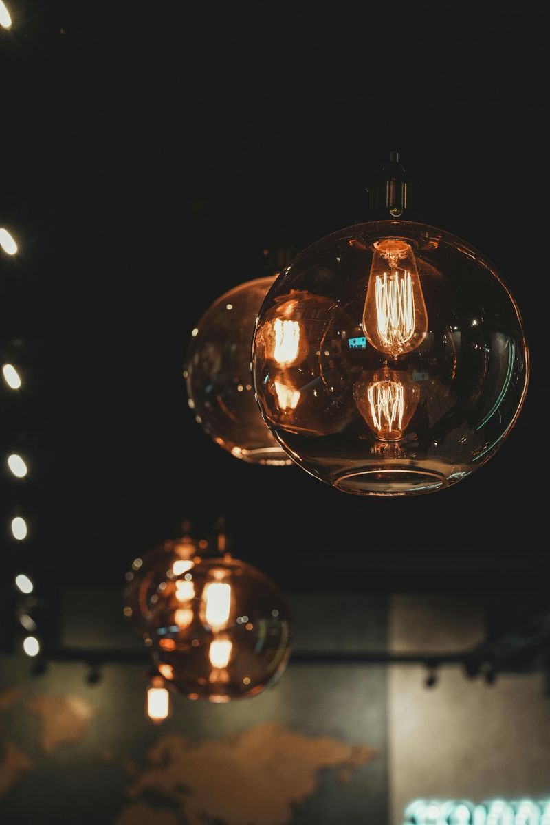 Viral Decor Trends Wisconsin Homeowners Quickly Regret - Decor Hint Trendy Pendant Lights With Exposed Bulbs