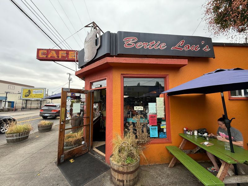 13 Oregon Diners Where Comfort Food Still Reigns Supreme - Decor Hint Bertie Lou's