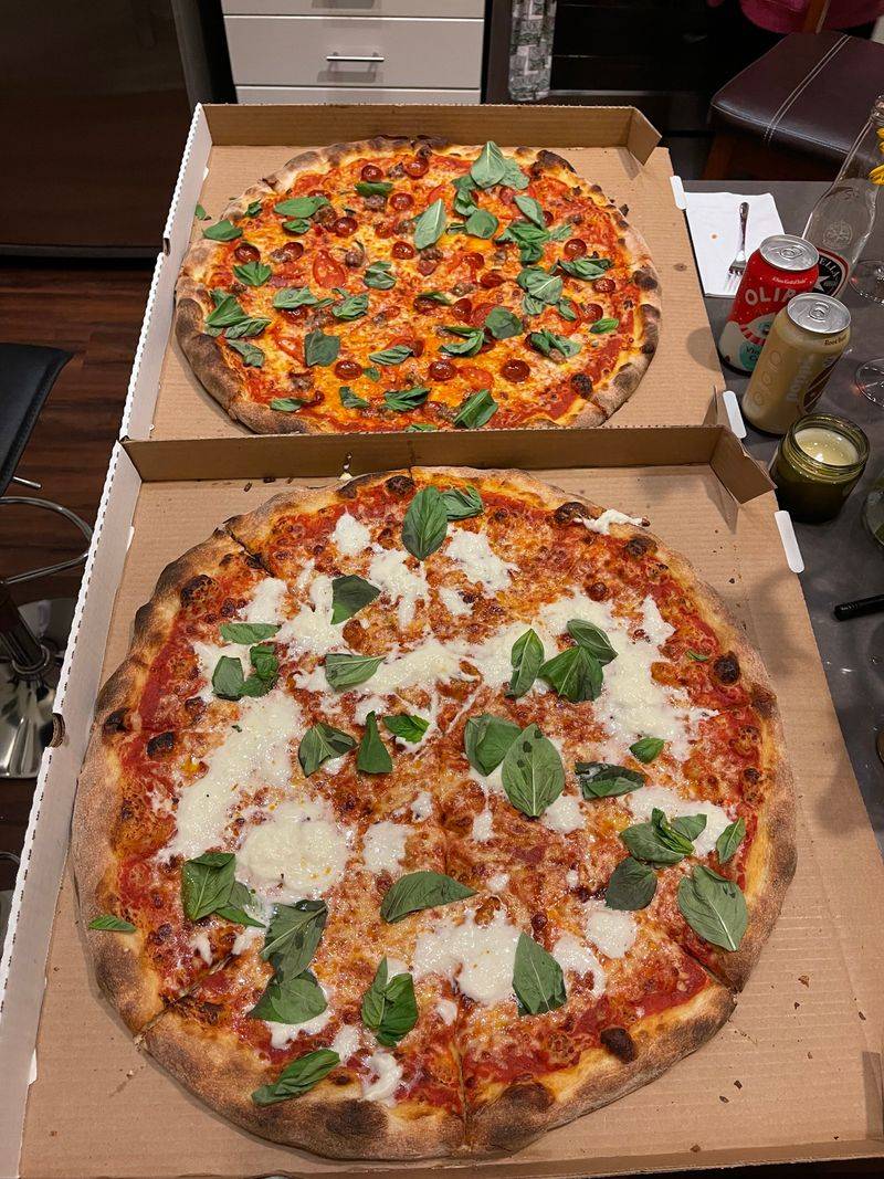 12 California Pizzerias That Loyal Customers Pick Over National Chains - Decor Hint Apollonia's Pizzeria