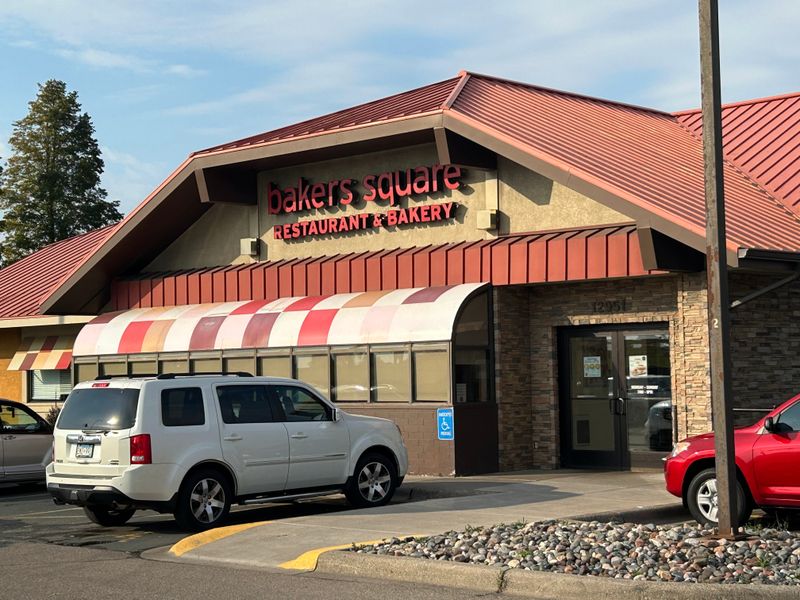 Bakers Square (Riverside)