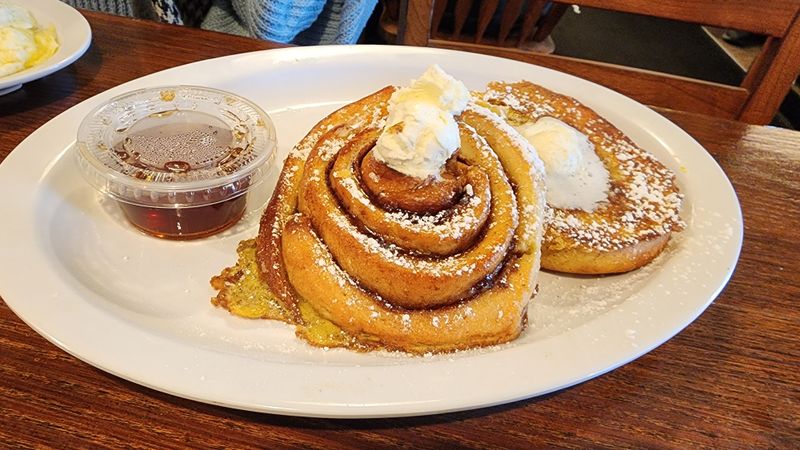 This No-Frills California Restaurant Locals Swear Serves The Best Chicken-Fried Steak In The State - Decor Hint Homemade Cinnamon Rolls That Steal The Show