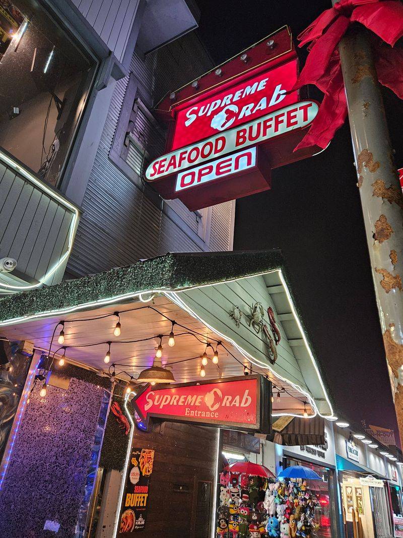 Operating Hours Accommodate Both Lunch And Dinner Crowds