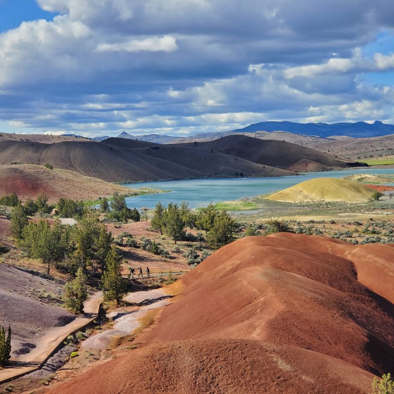 Did Oregon Steal These 10 Landscapes From Another Planet? - Decor Hint Painted Cove Trail (Sheep Rock Unit)