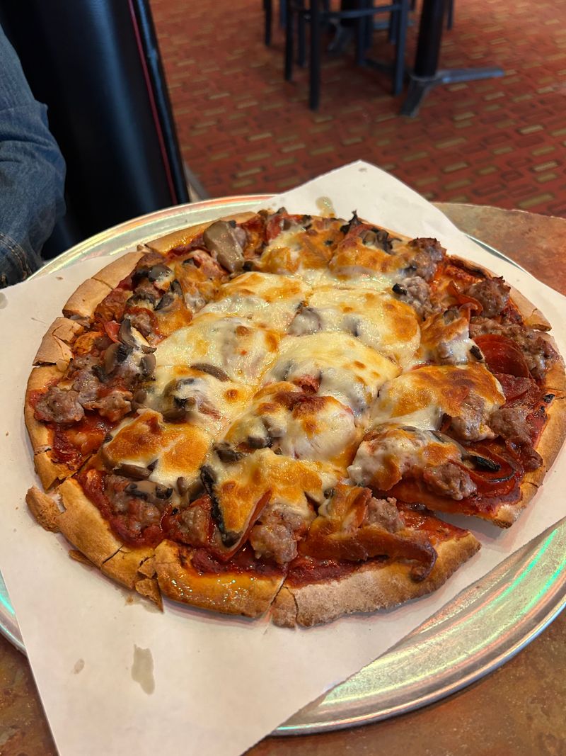 10 Spots St Paul, Minnesota Locals Go To For Pizza When The Snow Starts Falling - Decor Hint Mama’s Pizza