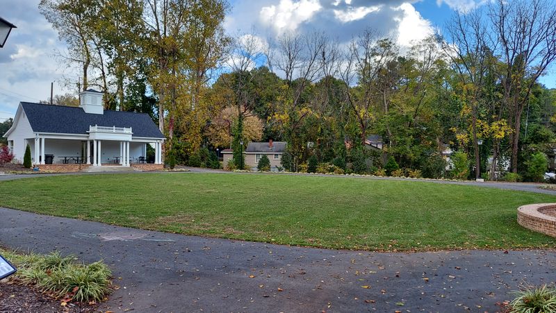 A Delightful North Carolina Town That Feels Straight Out Of A Postcard - Decor Hint Kiwanis Park