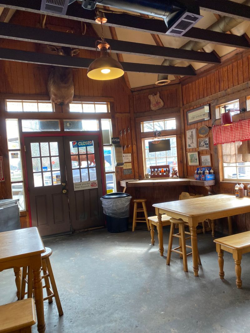 This Historic North Carolina BBQ Joint Turns Meat Lovers Into Regulars - Decor Hint Cozy Atmosphere In A Historic Stone Building