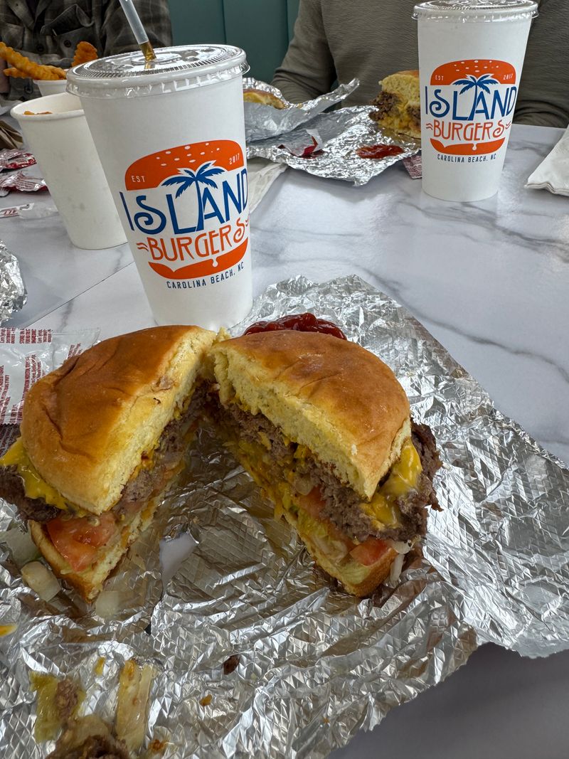 13 North Carolina Burger Spots You'll Wish You Tried Yesterday - Decor Hint Island Burgers & Bites, Carolina Beach