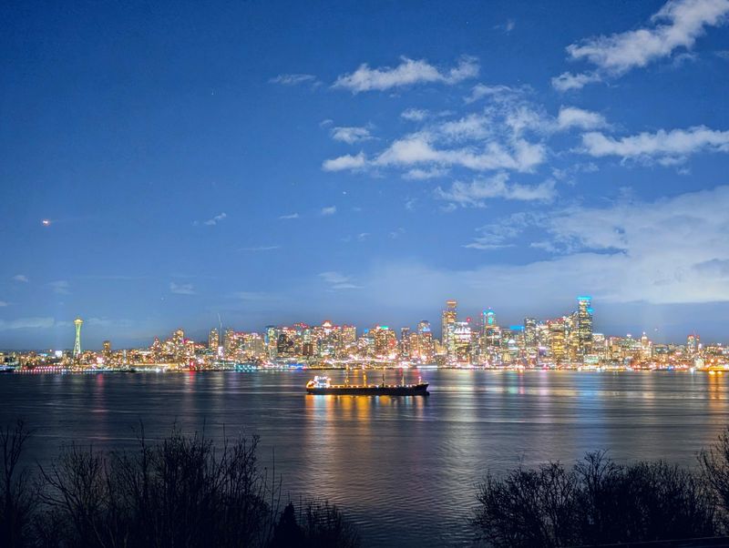 Salty’s On Alki Beach