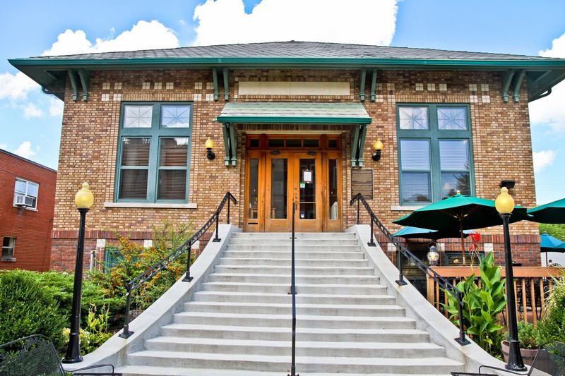 Woody's Library Restaurant