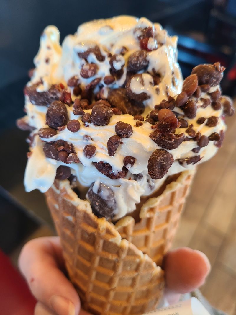 Milwaukee’s 11 Favorite Custard Stops For Old-School Wisconsin Frozen Treats - Decor Hint Oscar’s Frozen Custard