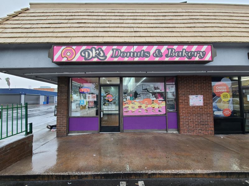 DK's Donuts & Bakery (Santa Monica)