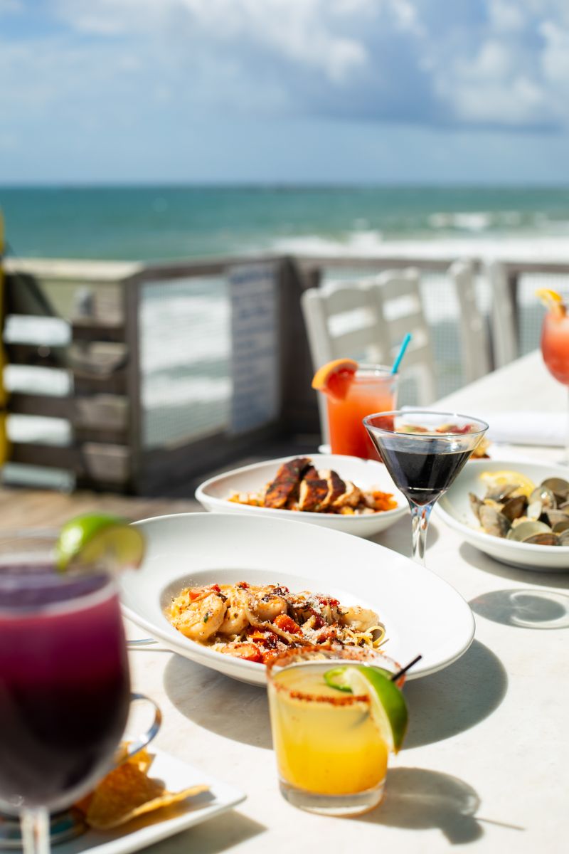 Romantic Atmosphere Perfect For Couples - Decor Hint