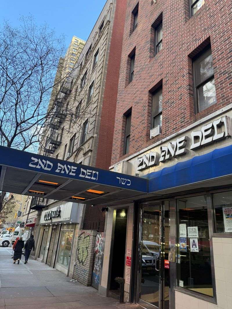 15 Classic New York Delis That Never Go Out Of Style - Decor Hint 2nd Ave Deli