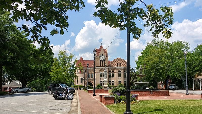 The Prettiest Georgia Towns To Explore When The Crowds Are Gone - Decor Hint Washington